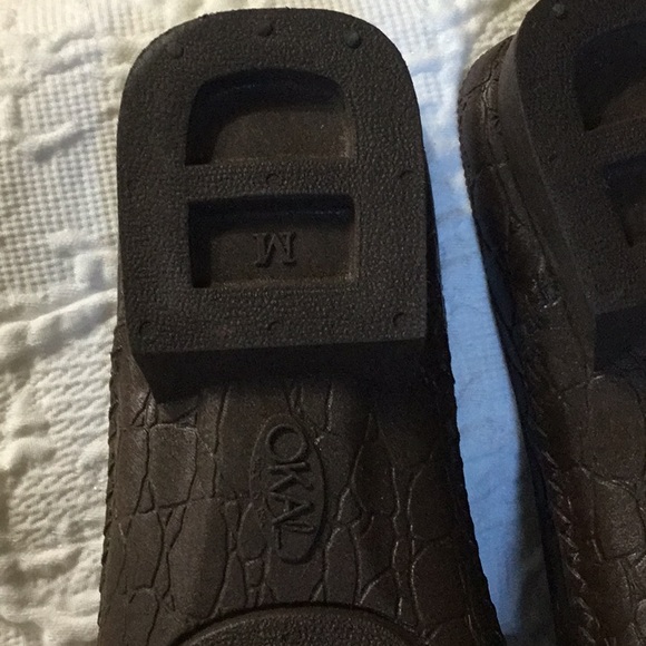 OKA b. Brown Rubber Mules w/ Animal Print Bow - Picture 2 of 3